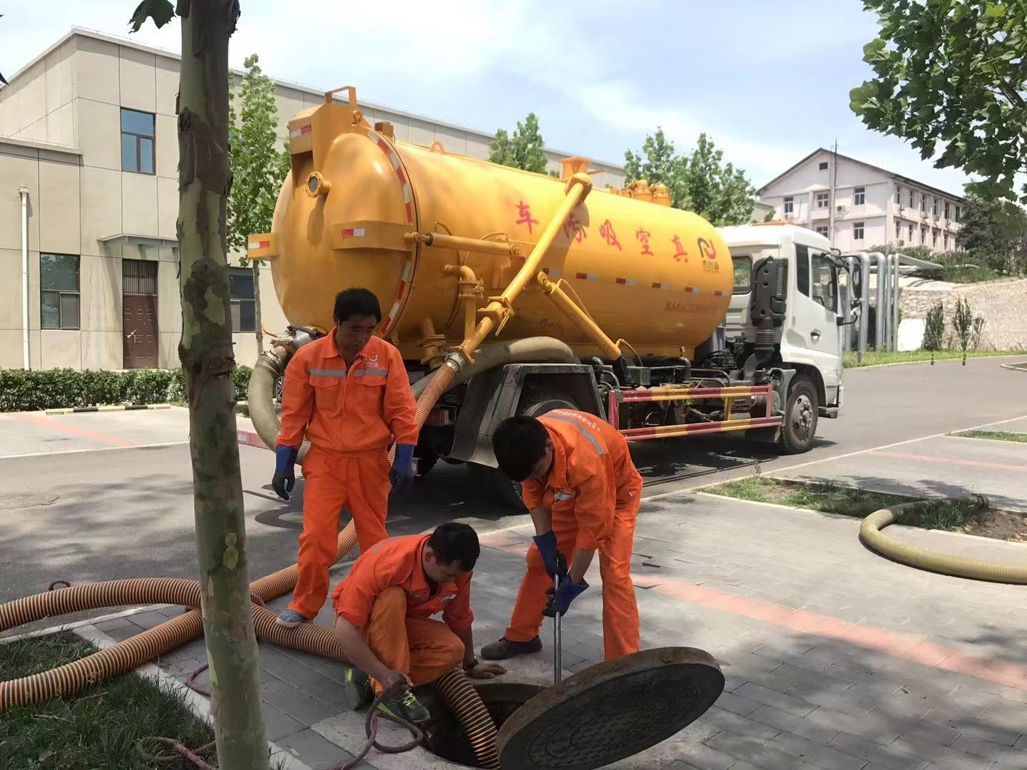 南丰化粪池清理与5-8吨吸粪车施工效率分析